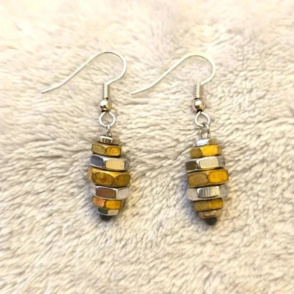 #378 Vintage silver tone earring